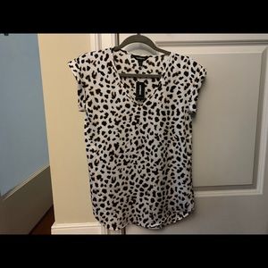 Express cheetah short sleeve blouse XS